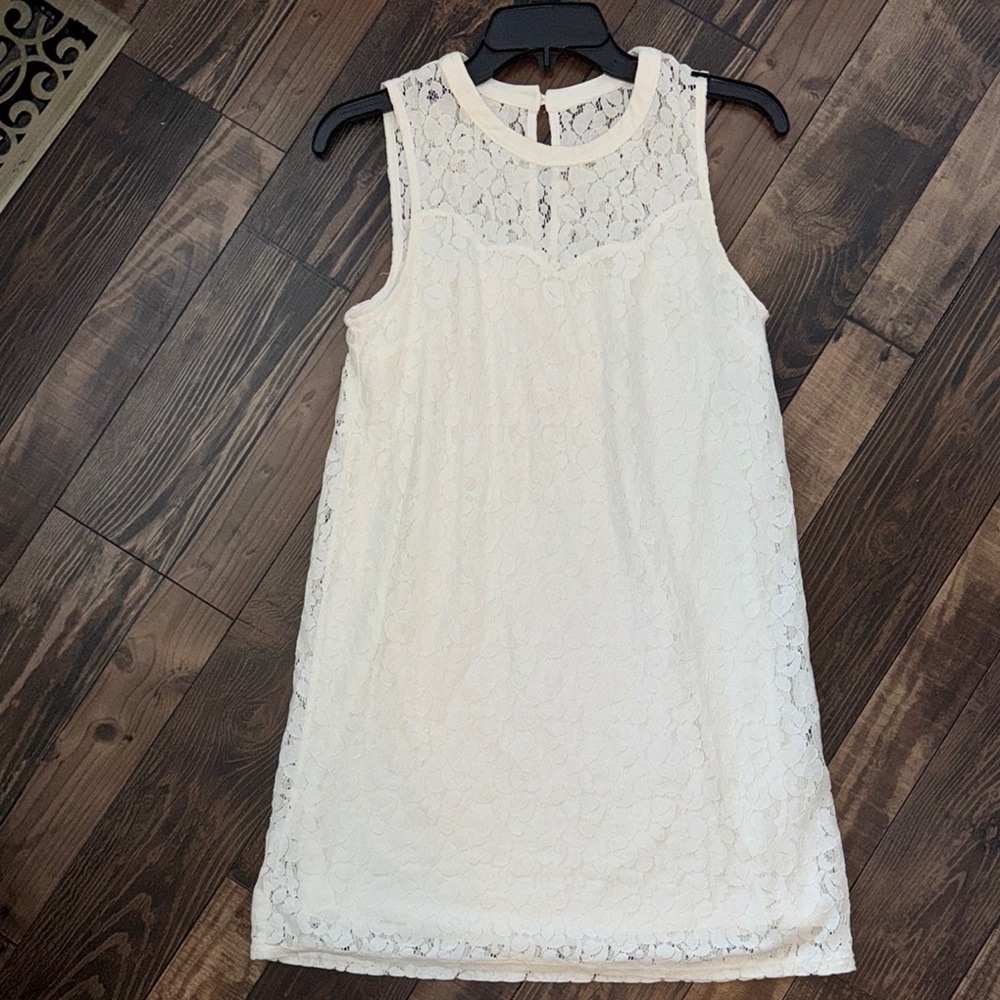 Elegant White Lace Sleeveless Dress